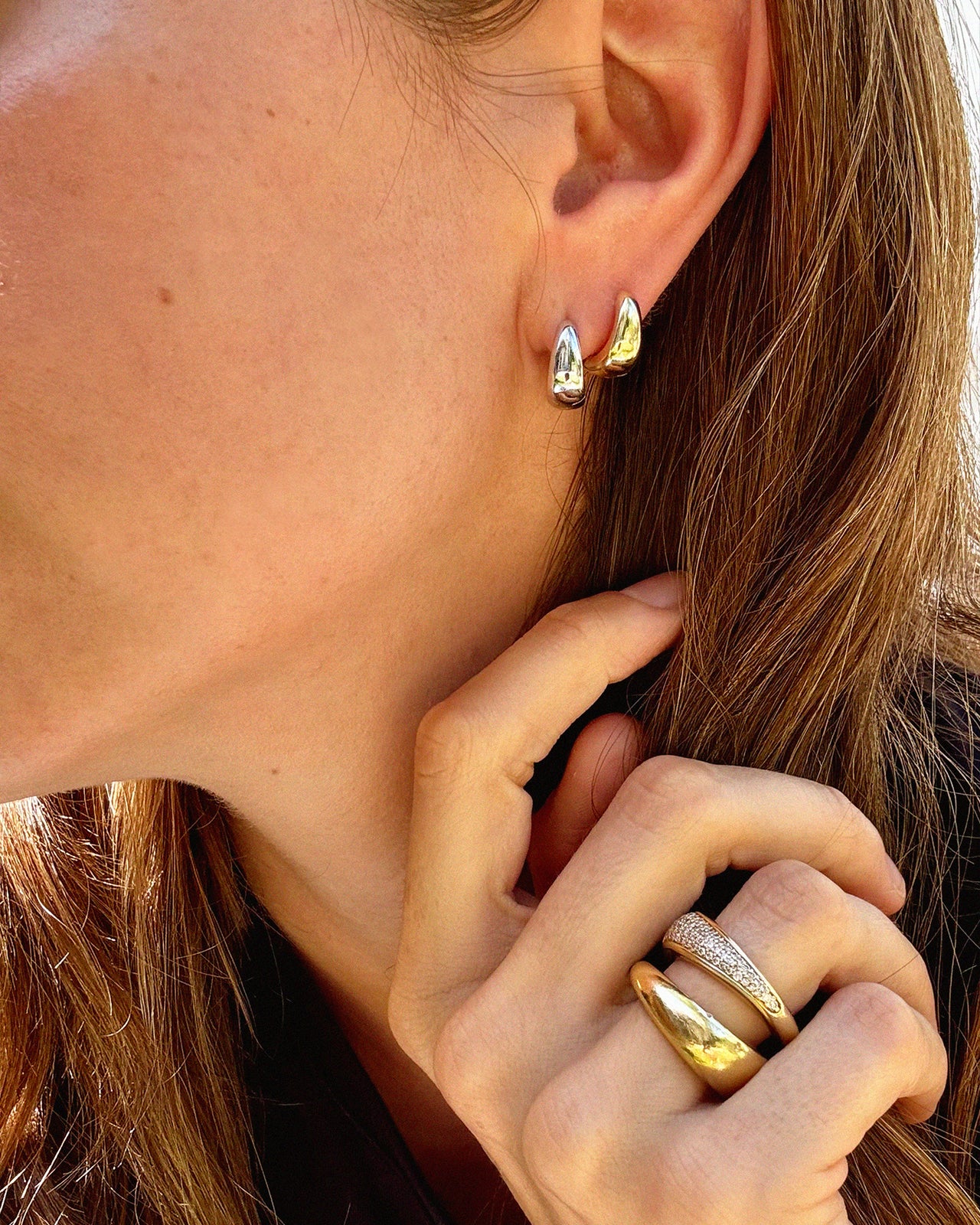 14K White Gold Huggie